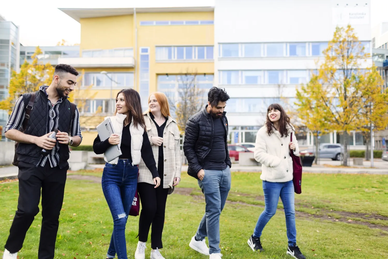 Studenter på campus