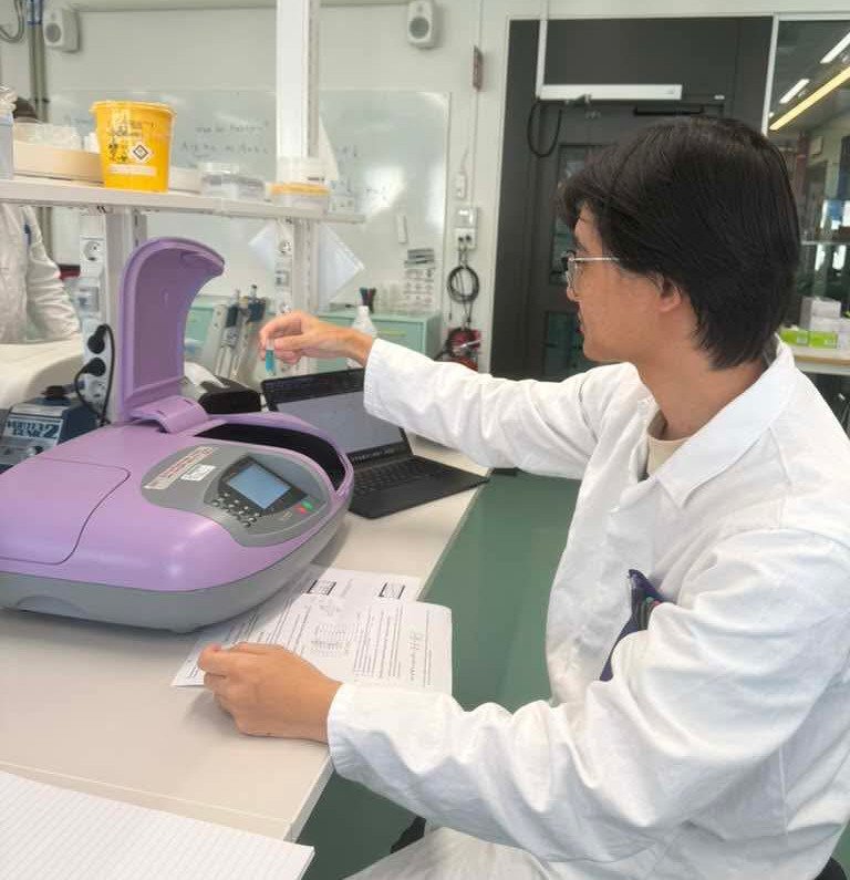 En student på en lab