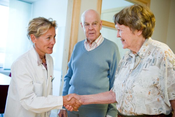 Wilhelmina Hoffman of the Silviahemmet Foundation with patients