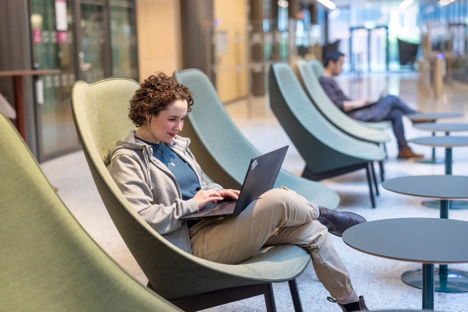 Student på campus Solna