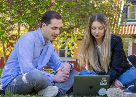 Studenter på campus